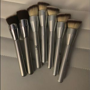 IT cosmetics foundation brush